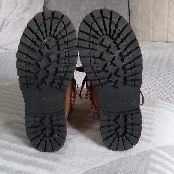 Cabela's Hiking Boots - Picture 8 of 11